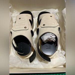 MM6 Maison Martin Margiela Men's Beige and Black Sandals